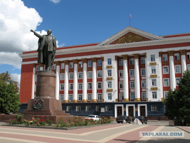 Памятники Ленину