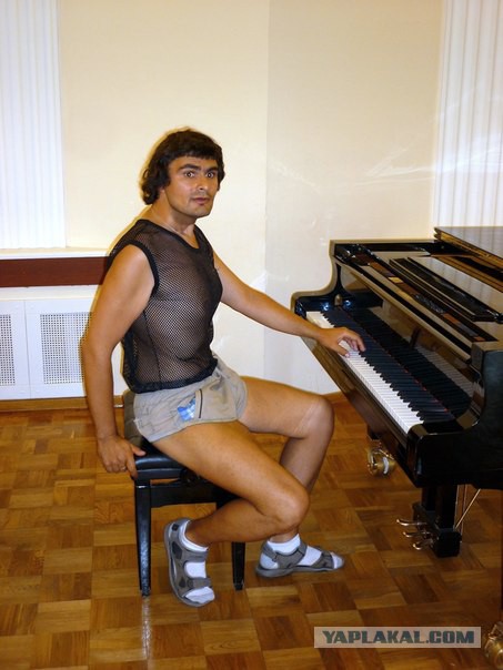 В знаменитом музыкальном театре имени Станиславского и Немировича-Данченко работает педофил.