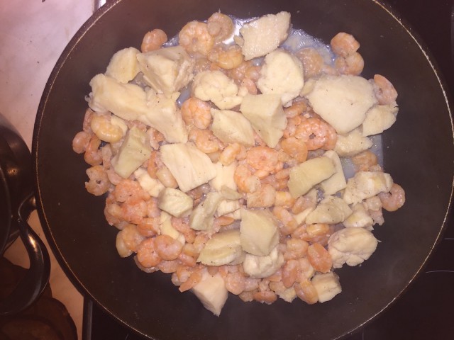 Сколько стоят икра, рыба и крабы на Сахалине