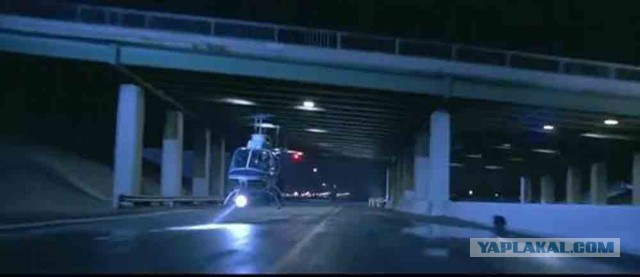 В Петербурге вертолет пролетел под опорой моста. Нарушитель игнорировал все попытки диспетчеров выйти на связь