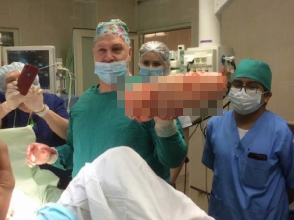 Как петербургских хирургов наказали за оказавшиеся в Сети снимки и видео с гигантским фаллосом