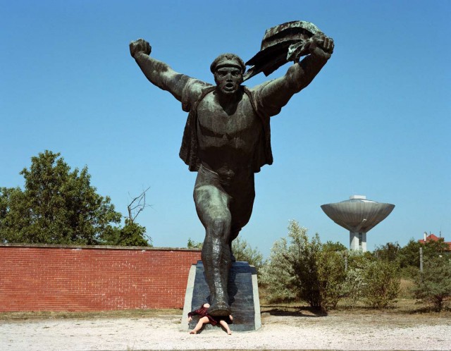Памятники, способные удивить любого