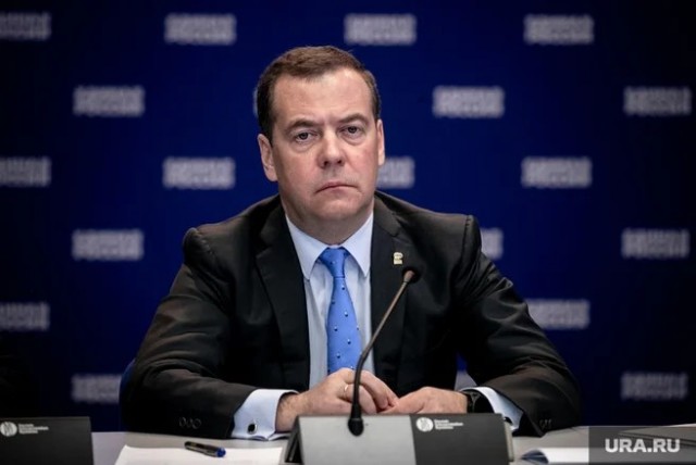 Дмитрий Медведев поддержал ущемление прав непривитых граждан ради победы над коронавирусом