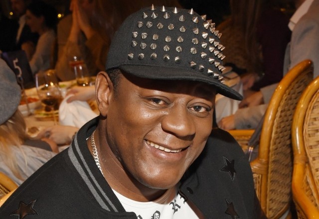 Умер Пьер Нарцисс, участник «Фабрики звёзд» и исполнитель песни «Я шоколадный заяц»