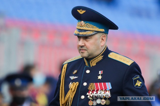 Сравнение биографий Шойгу и Ллойда