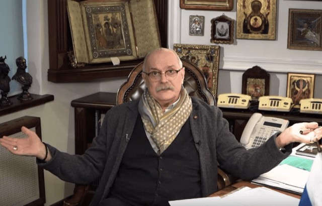 Никита Михалков пытающийся быть с народом