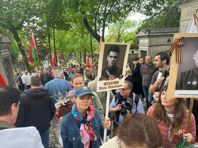 Бессмертный полк шагает по планете.