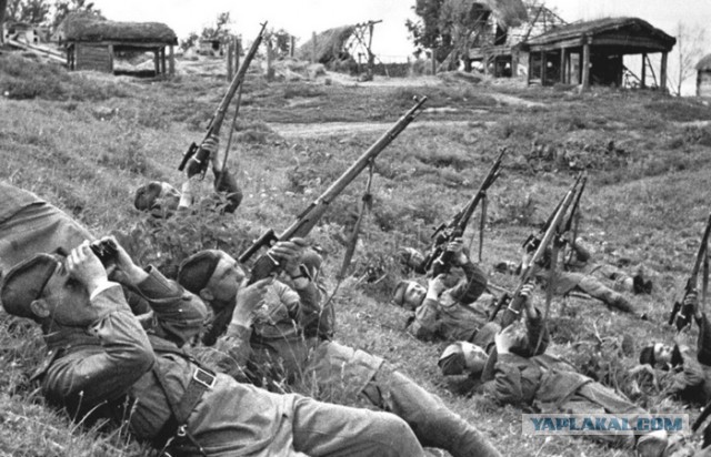 Горящий самолёт на аэродроме