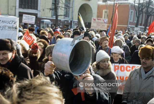 В порту Феодосии слышны взрывы - возможно взорван БДК Новочеркасск
