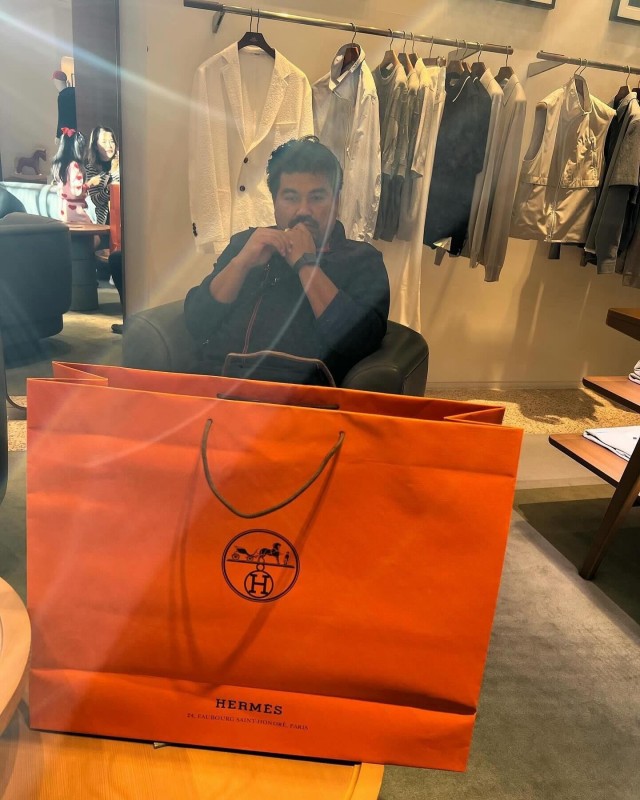 Самые грустные существа — мужья в Hermès
