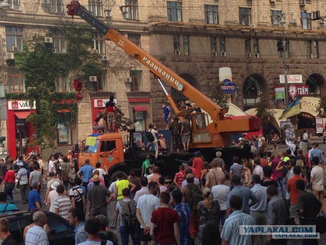На Майдане снова горят шины