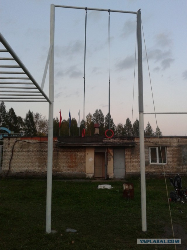 Мегарукажопим спортивную площадку.