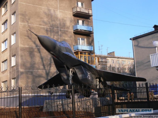 20 самых интересных авиапамятников