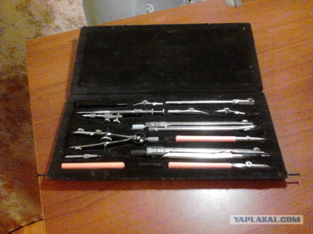 Попросил у начальника "Чертёжный набор"