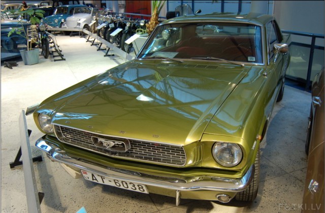 Ford Mustang (3 фото)
