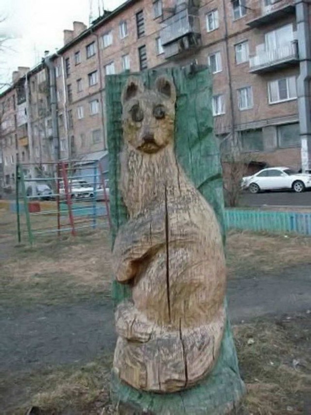 18 странных скульптур на детских площадках, которые невозможно забыть