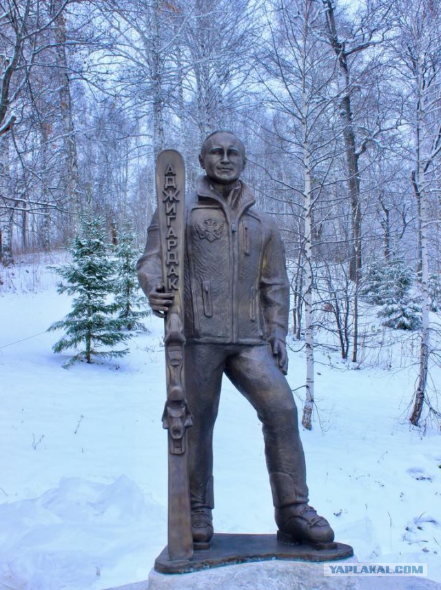Астраханец сделал скульптуру медведя с лицом Путина и теперь собирается подарить её президенту