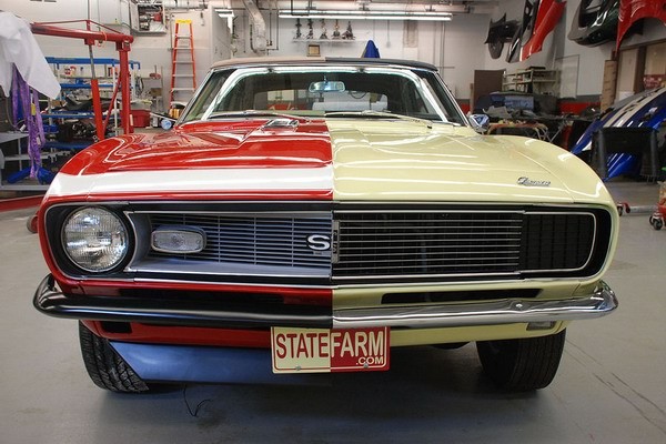 Шеви Камаро в стиле "Джекил и Хайд"