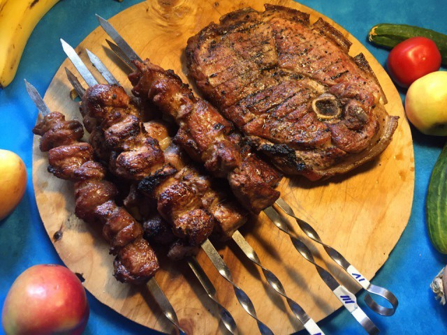 Пикантный салат из кабачков.