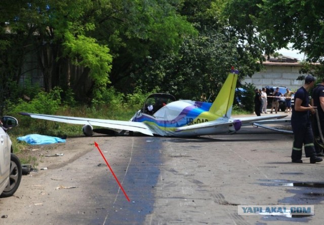 В Одессе легкомоторный самолет упал на гипермаркет