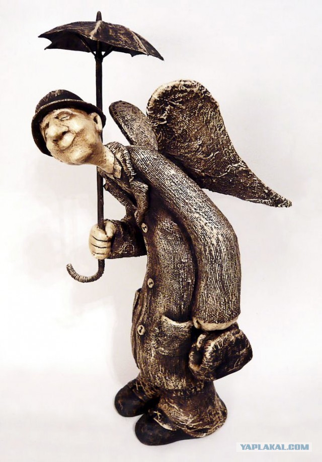 На набережной Карповки тайно открыли скульптуру «Печальный ангел» в память о погибших от коронавируса врачах