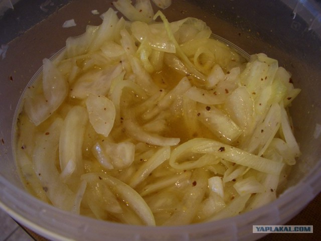 Лук маринованный ... наверное