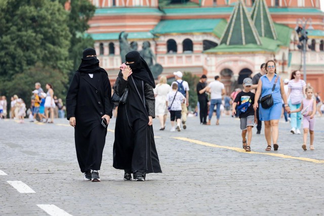 Женщина в русской национальной одежде