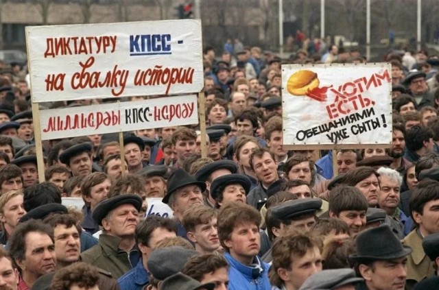 Пока сибирские школьники ходят пешком, Россия дарит киргизским 50 автобусов