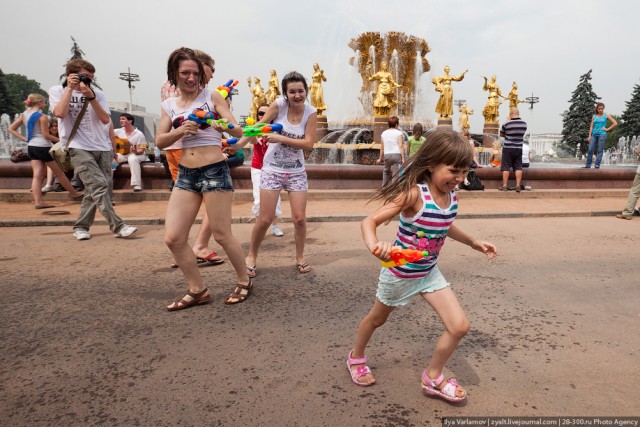 Как москвичи с жарой борются?