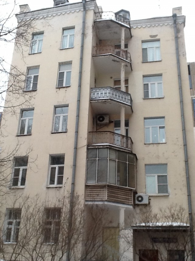 И как бросить курить, имея такой балкон?