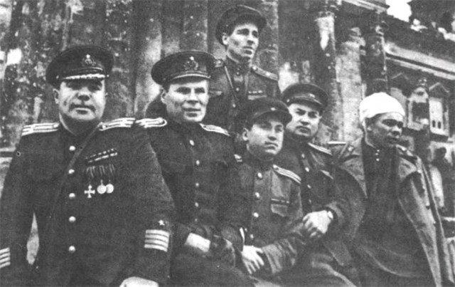 «Этих псевдопатриотов в окоп бы на неделю». Что думают ветераны о сегодняшних "символах" празднования Дня Победы