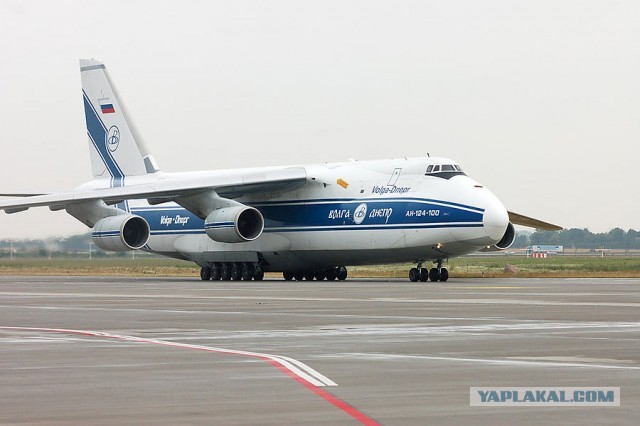 Грузовой самолёт Ан-124 «Руслан» выкатился за пределы полосы во время аварийной посадки в Новосибирске