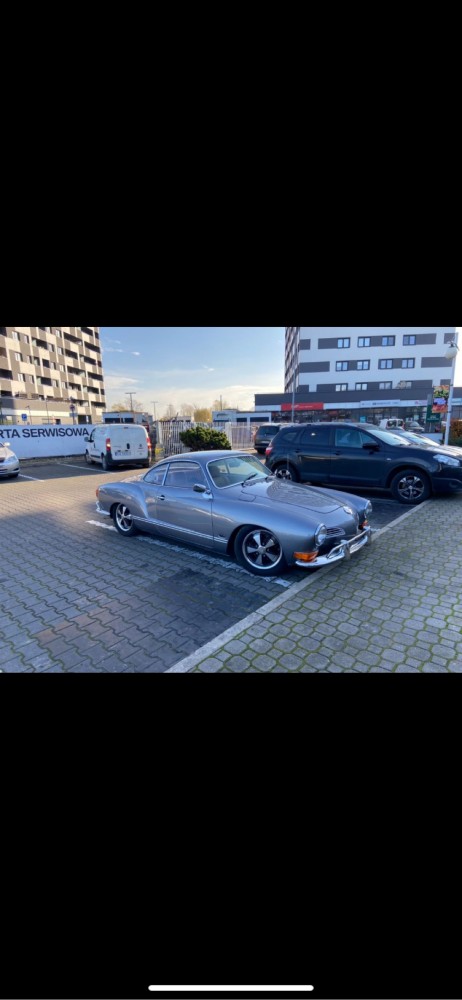 Старенький  Volkswagen Karmann-Ghia