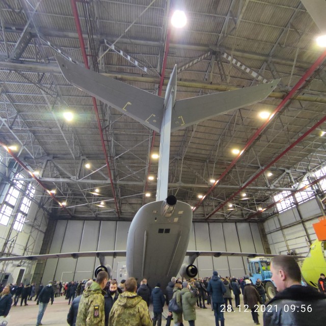 "Антонов" представил военно-транспортный самолет Ан-178-100Р