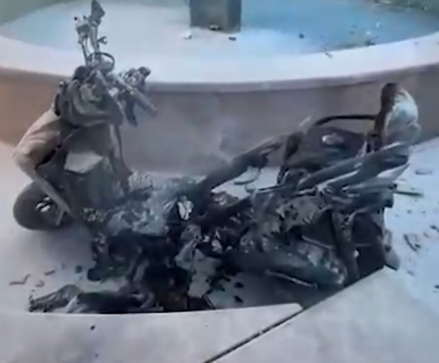 Драматическое видео из Бейрута: взрывное устройство сдетонировало во время похорон одного из убитых вчера людей "Хезболлы"
