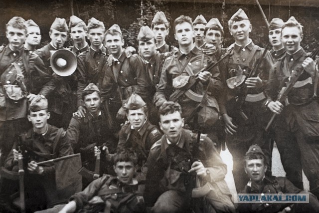 А давайте в честь праздника, выкладывать свои армейские фотки уважаемые яповцы