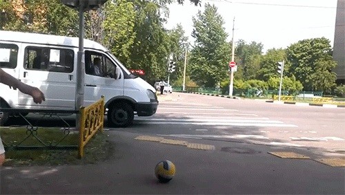 Кержаков тихо курит..