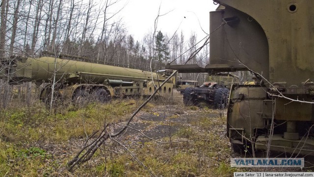 Вечный ремонт. Заброшенная военная техника.