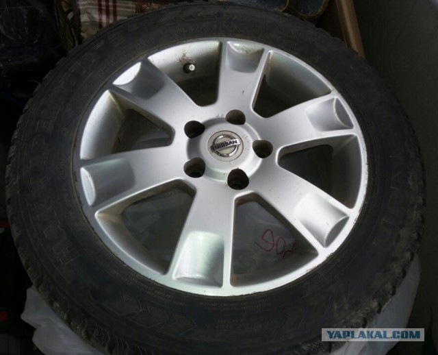 Продам Nissan Primera 1.8 золотого цвета
