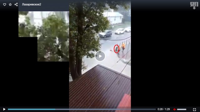 В Лазаревском ребенка утащило в ливневку