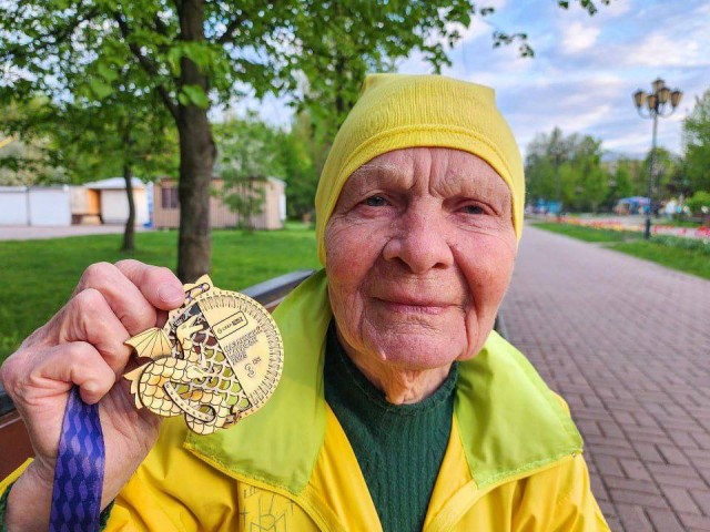 92-летняя пенсионерка из Подольска пробежала тысячу забегов по миру — просто от скуки