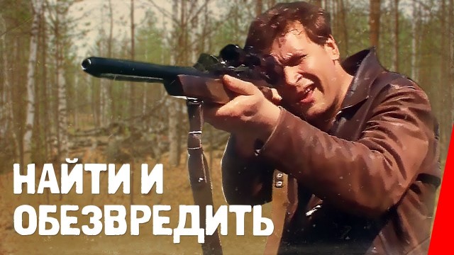 В Подмосковье пьяный бородач сломал новогоднюю елку, которая стояла в подъезде