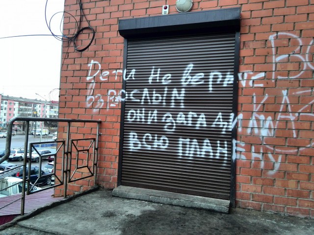 Картинки,гифки.