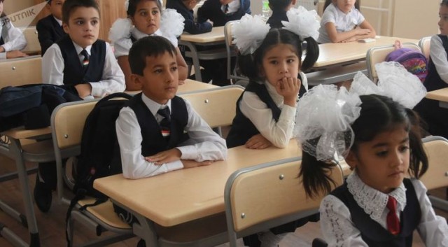 Дети мигрантов, которые не говорят по-русски, не должны зачисляться в российские школы