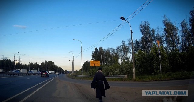 Монах идет из Абхазии в Хабаровск