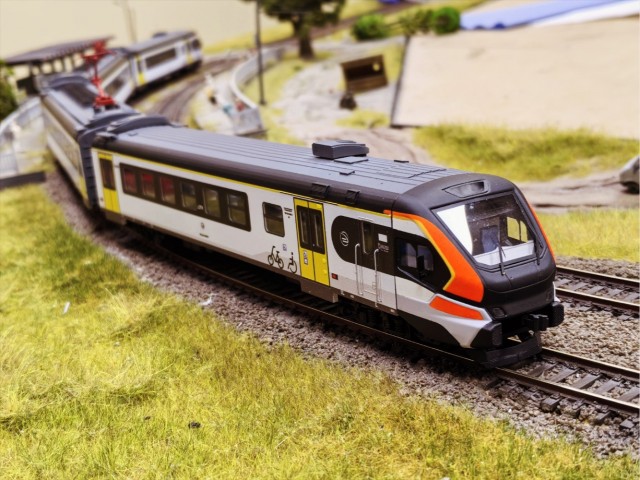 Симпатичная электричка