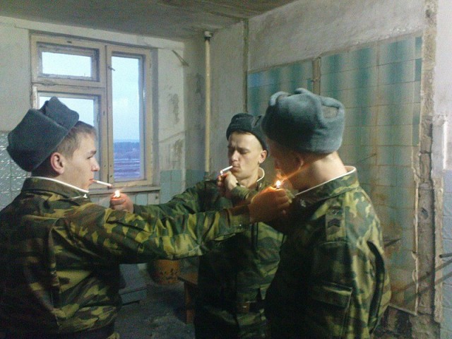 Семь профессий в СССР, где не курить было практически невозможно