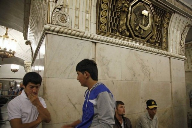 Иностранная туристка в Московском метро