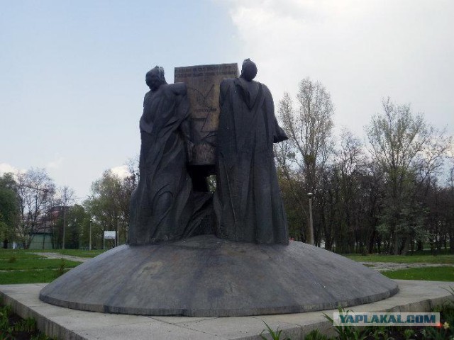 Какие прозвища дают памятникам в России