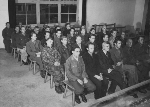 "Вот тебе капитуляция, эсэсовская тварь!"